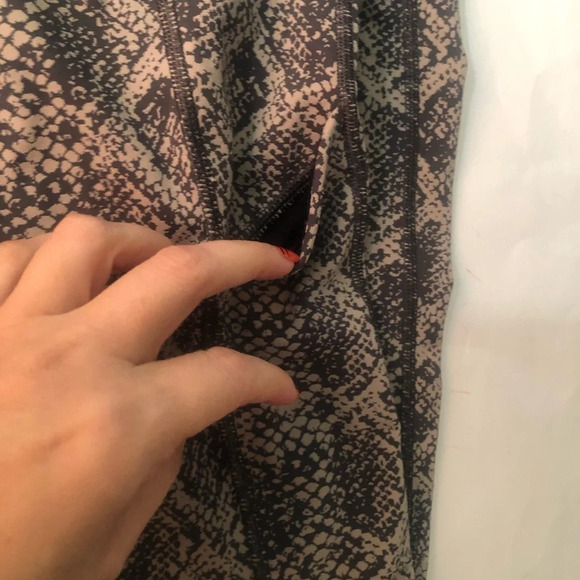 Athleta women’s Ultimate 7/8 Tight leggings L - Picture 6 of 9